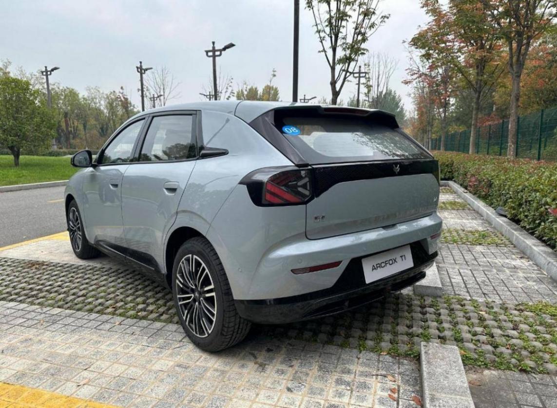 深度試駕極狐T1,A0級(jí)純電市場(chǎng)的價(jià)值破局者