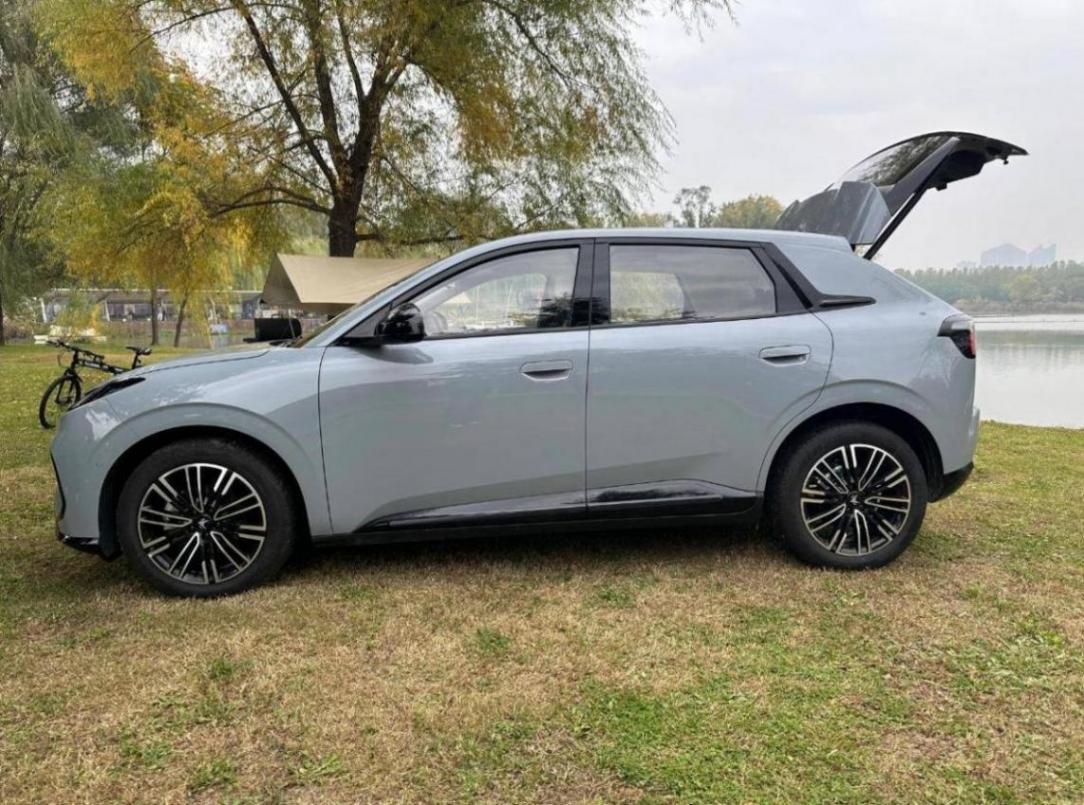 深度試駕極狐T1,A0級(jí)純電市場(chǎng)的價(jià)值破局者