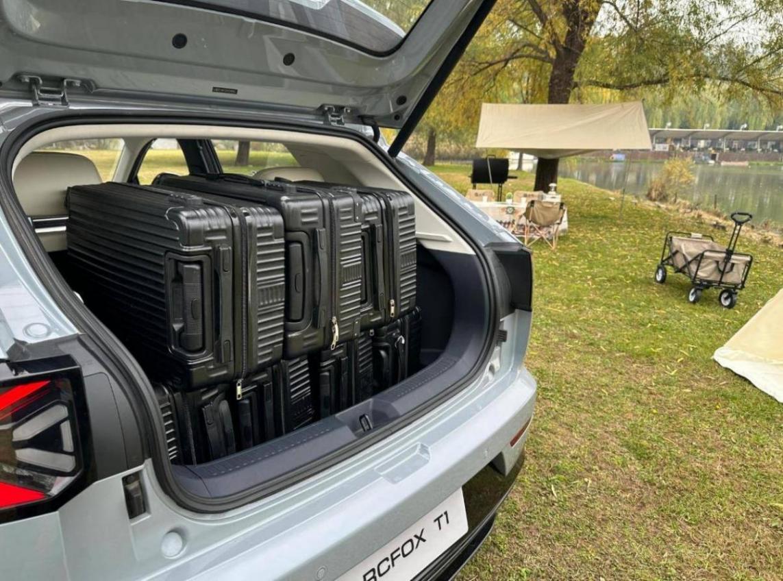 深度試駕極狐T1,A0級(jí)純電市場(chǎng)的價(jià)值破局者