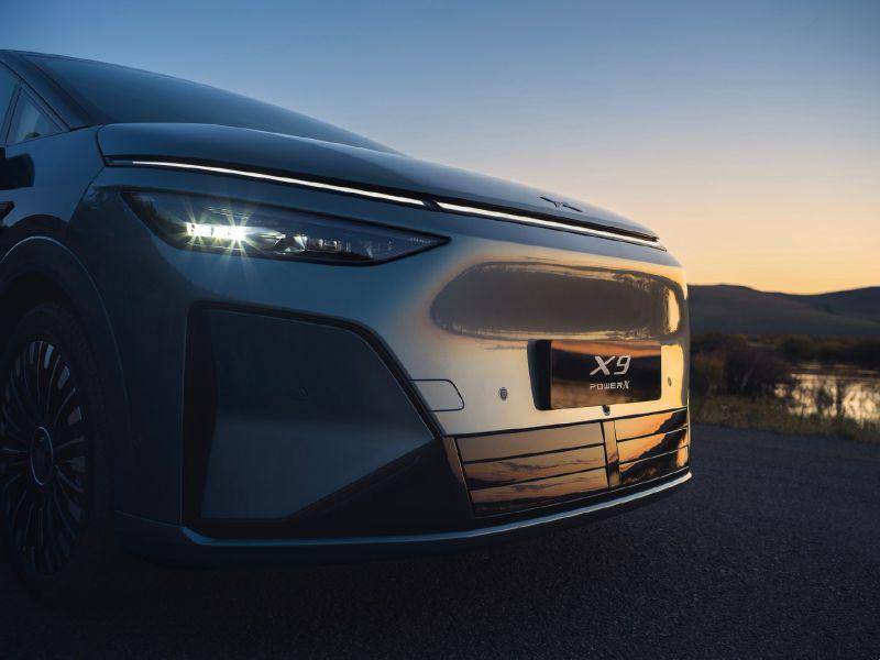 何小鵬難逃“真香定律”,小鵬X9增程版開啟預售