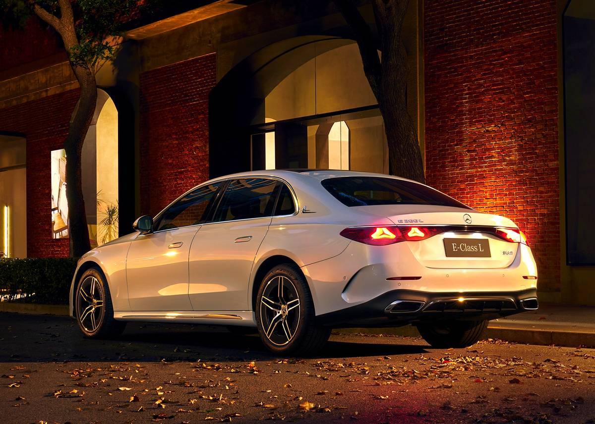42.99萬(wàn)元起,2026款奔馳E級(jí)上市!新增經(jīng)典版,拉低入門價(jià)