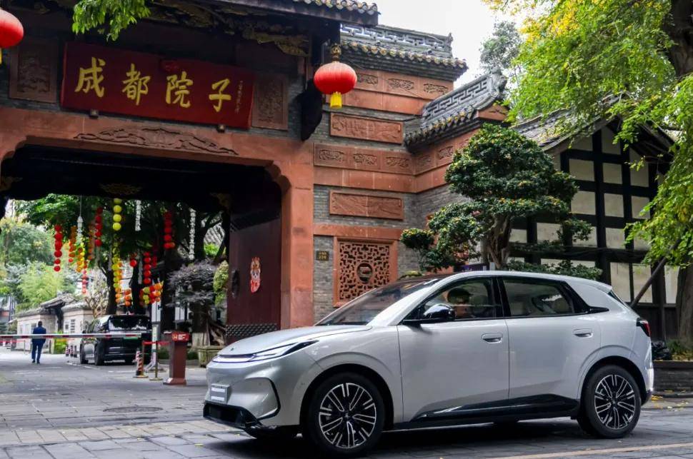 “全能選手”破圈記 :深度試駕極狐T1