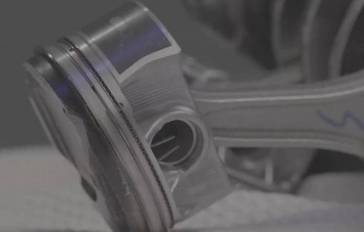 仰望U7水平對置發動機技術解析,優缺點鮮明,活塞就像拳擊手