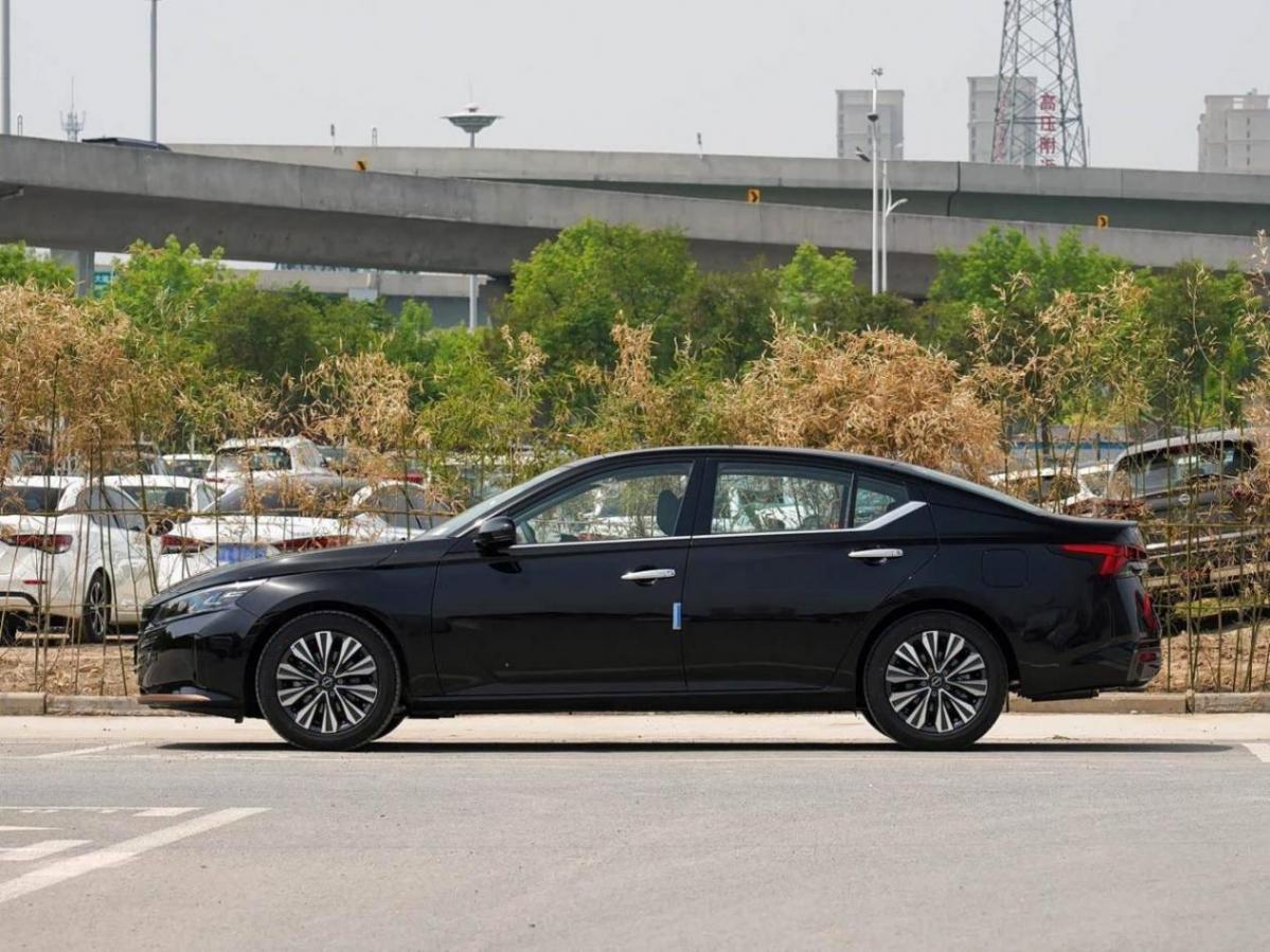 日產(chǎn)天籟·鴻蒙座艙版官宣將于11月21日廣州車展正式上市,“價(jià)格何時(shí)公布”,足見市場(chǎng)期待度