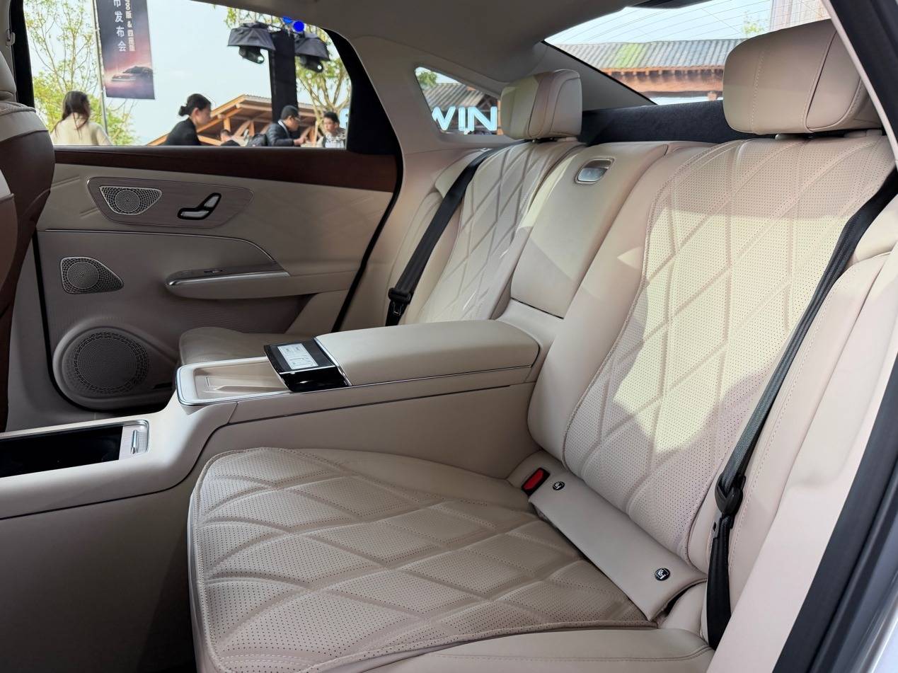 奇瑞風(fēng)云A9L光輝四驅(qū)版,獵鷹700版上市,18.19萬(wàn)元起