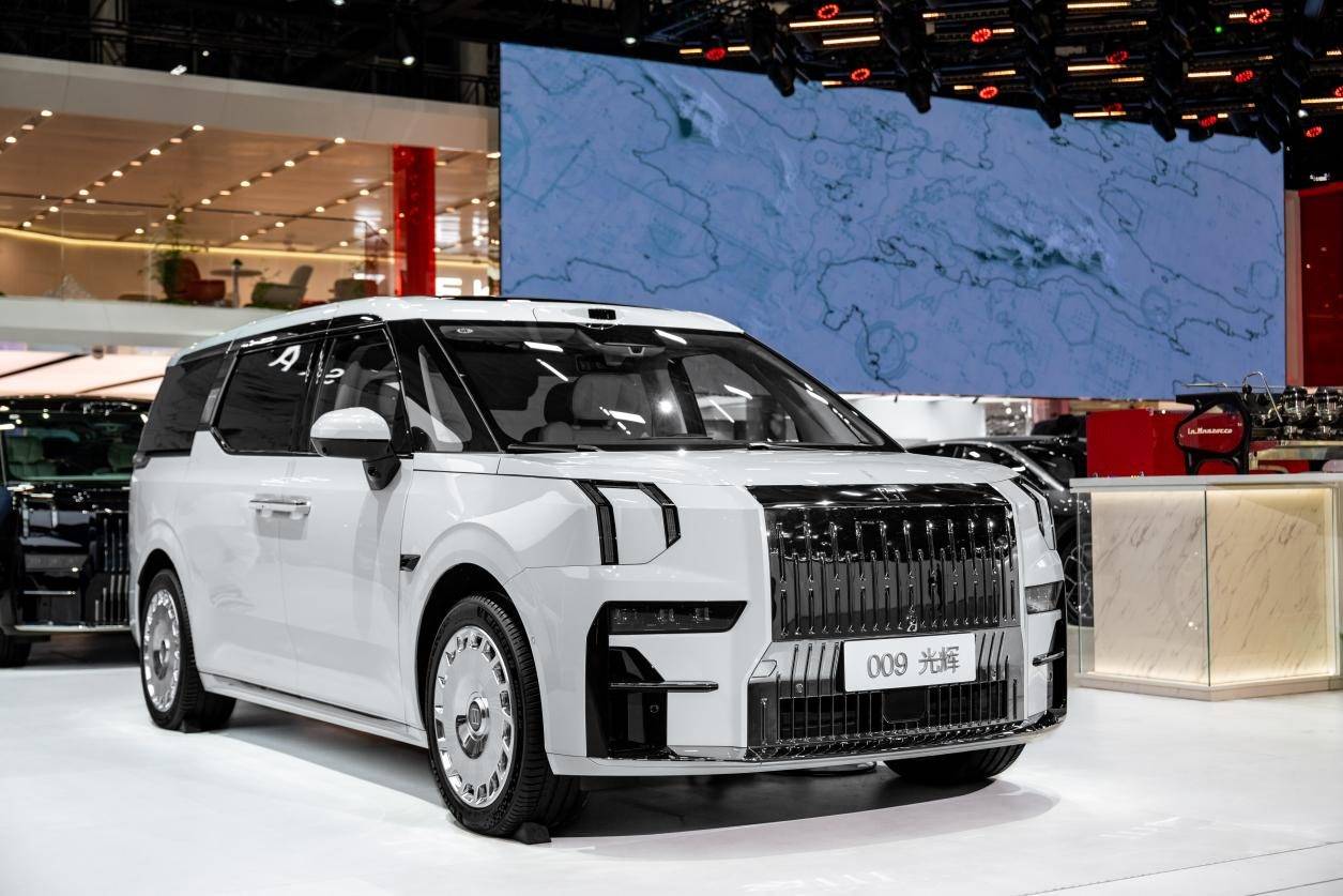 現(xiàn)象級(jí)爆款!極氪9X與009登錄廣州車展,組成豪華9系雙旗艦