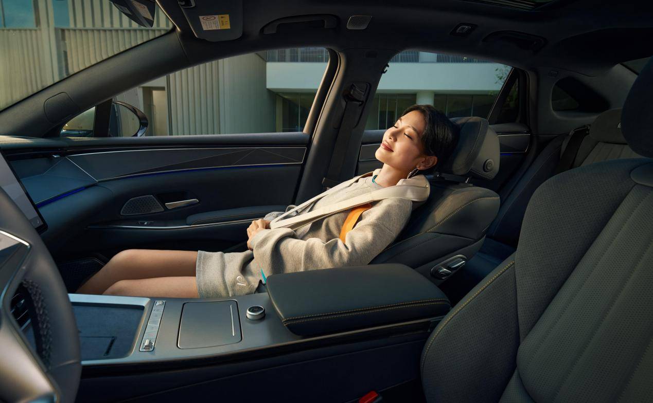 滿配登場,漢L顏值、智能、生態(tài)全面革新