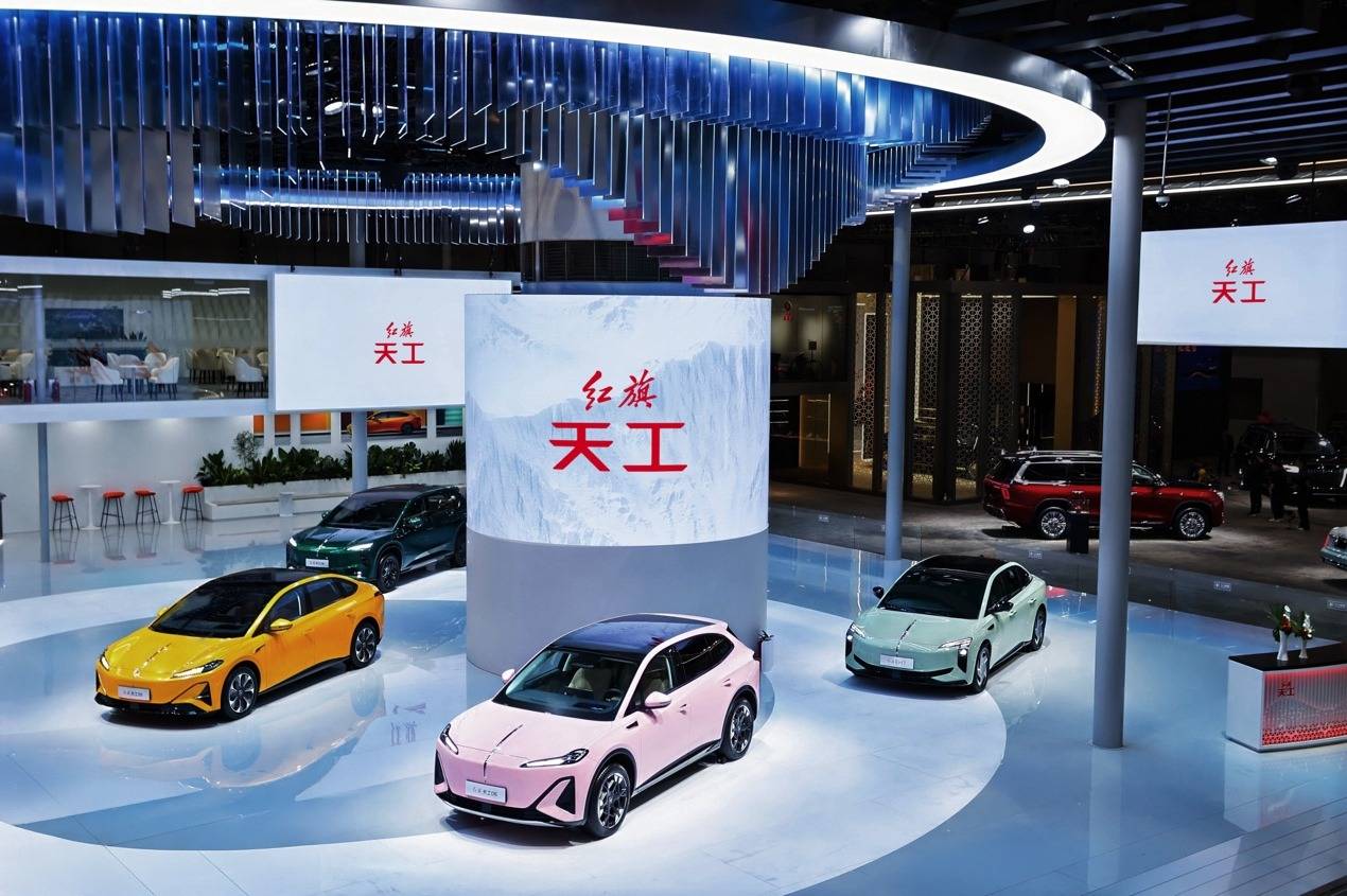 三子同輝定義中式豪華新范式,紅旗開啟分層進階新征程