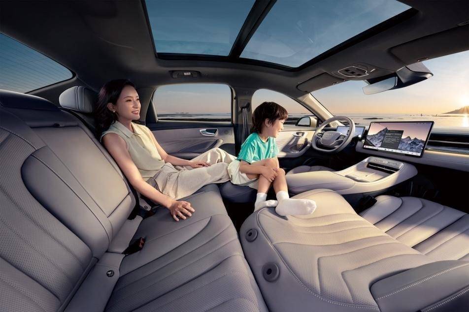 豆包大模型上車,榮威M7 DMH如何做到“高配平價”?