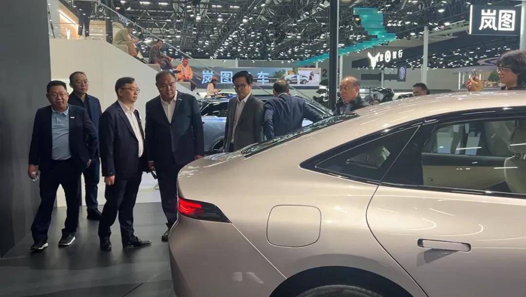 看了東風日產N6 王傳福表情都凝重了