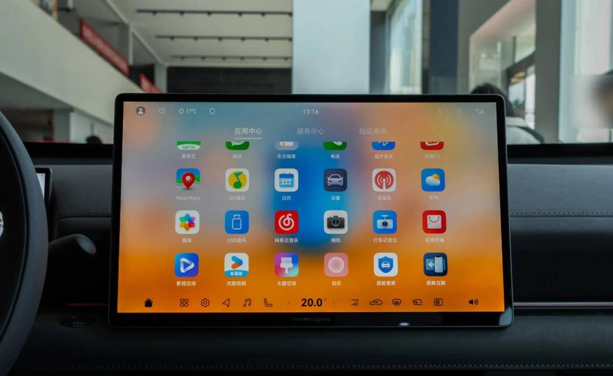 2026款天籟怎么樣?鴻蒙座艙和天籟油車匹配嗎?大沙發也有缺點?