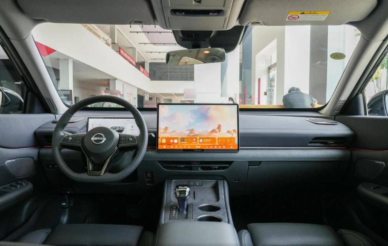 2026款天籟怎么樣?鴻蒙座艙和天籟油車匹配嗎?大沙發也有缺點?