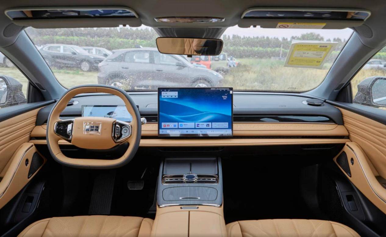 2026款天籟怎么樣?鴻蒙座艙和天籟油車匹配嗎?大沙發也有缺點?
