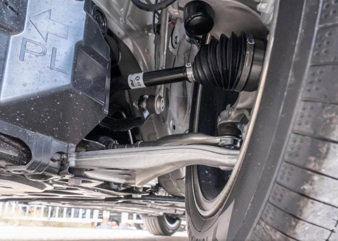 2026款天籟怎么樣?鴻蒙座艙和天籟油車匹配嗎?大沙發也有缺點?