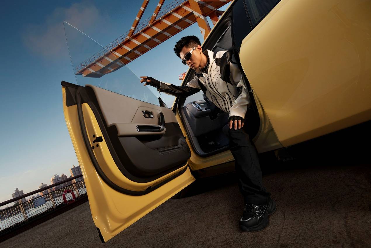 零跑Lafa5限時(shí)驚喜價(jià)9.28-11.68萬 填補(bǔ)10萬級純電運(yùn)動(dòng)轎跑市場空白