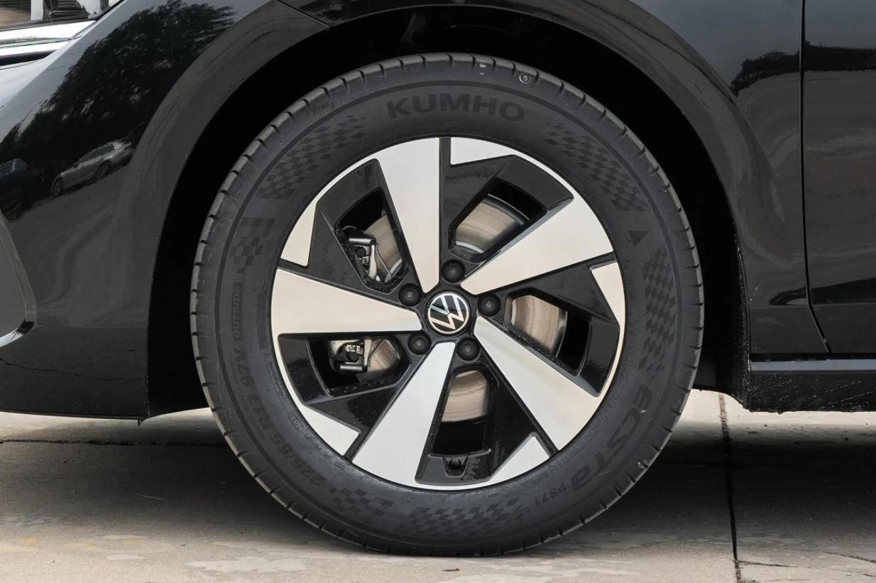 2026款大眾邁騰怎么樣?18萬買“1.5T+干式雙離合”劃算嗎?