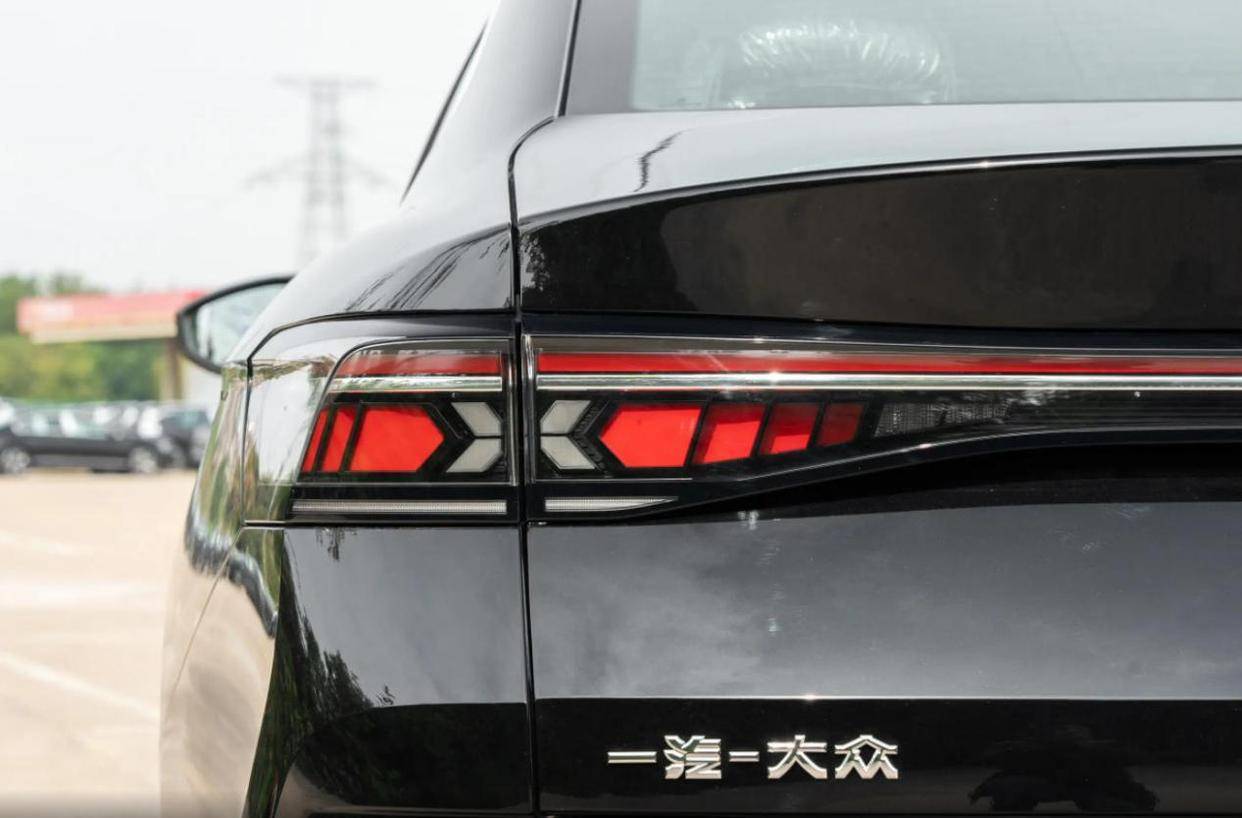 2026款大眾邁騰怎么樣?18萬買“1.5T+干式雙離合”劃算嗎?