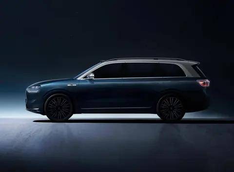 問界M9頻繁“被對標”背后:以技術(shù)范式革命,定義新豪華汽車標桿