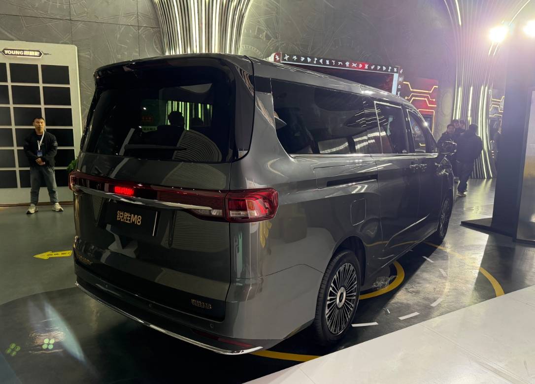 銳勝M8正式上市,新車共計推出8款車型,優惠指導價12.98-19.98萬元