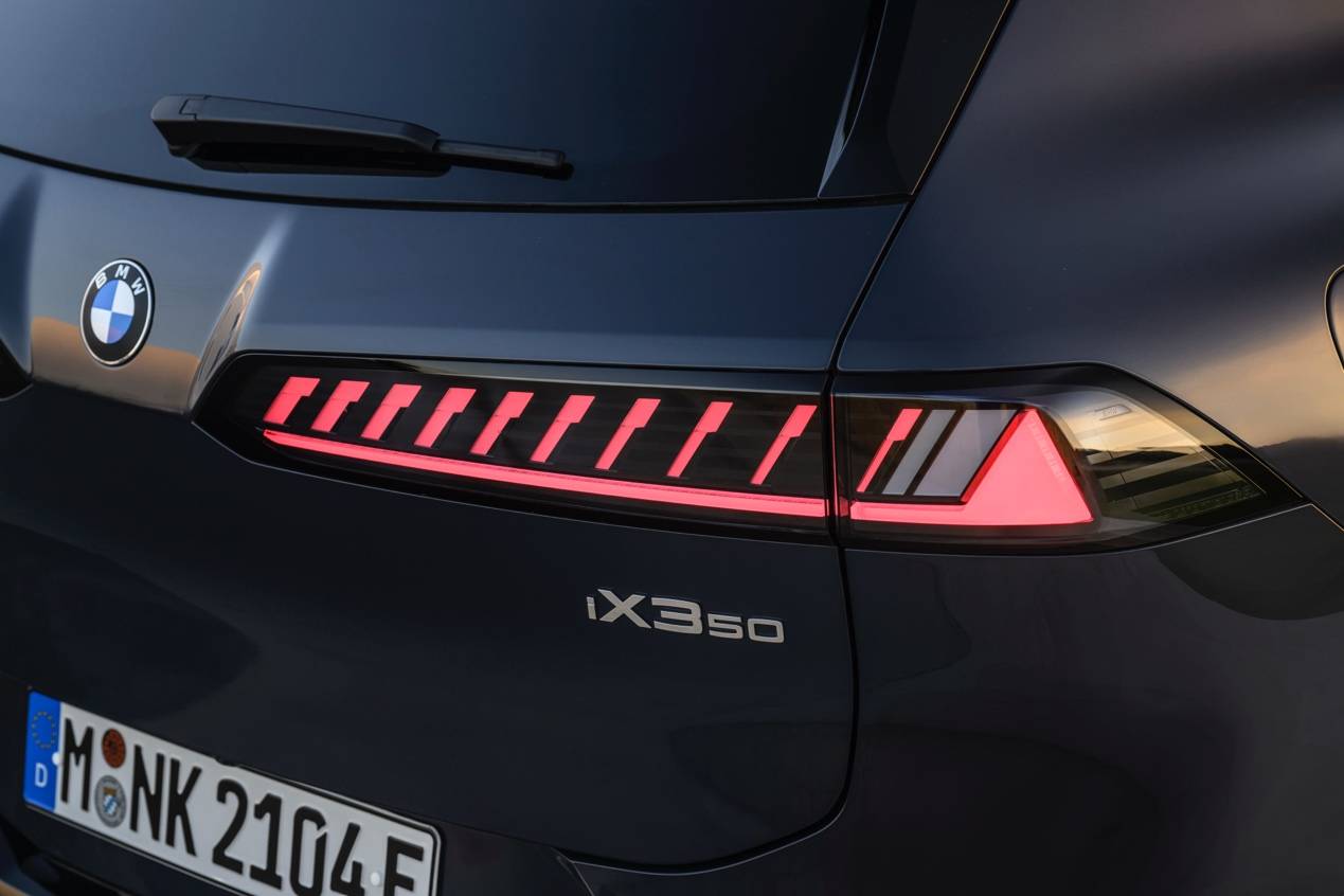 新世代BMW iX3:給“駕駛樂(lè)趣”寫(xiě)好代碼