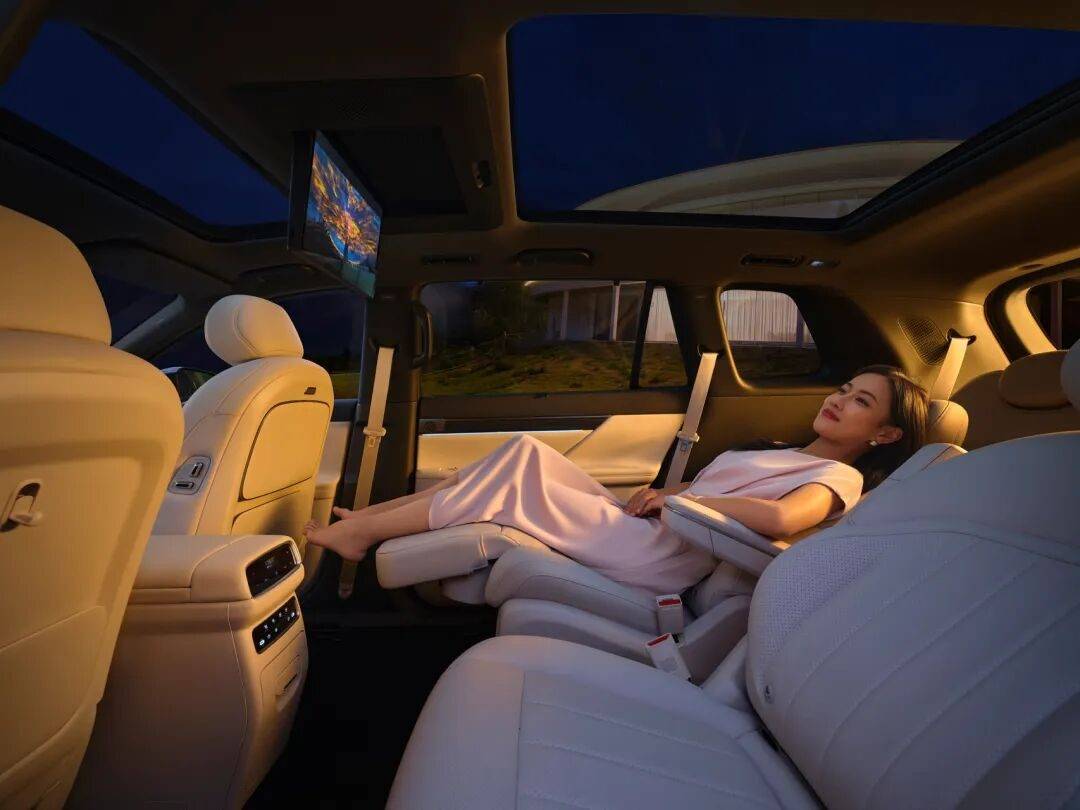 告別“小板凳”第三排!體驗2026款eπ008:座座皆C位