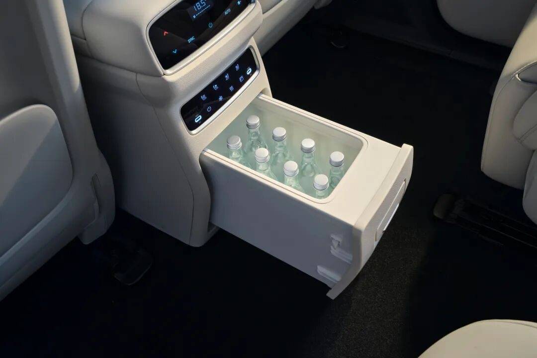 告別“小板凳”第三排!體驗2026款eπ008:座座皆C位