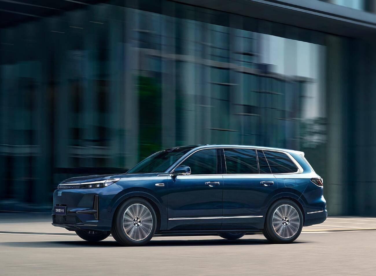 車企銷量沖刺 新勢力上演極端分化,傳統車企穩步達標