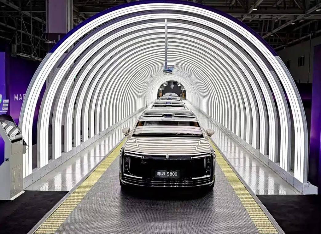 余承東出席,尊界S800第10000臺下線!全系售70.80-101.8萬元