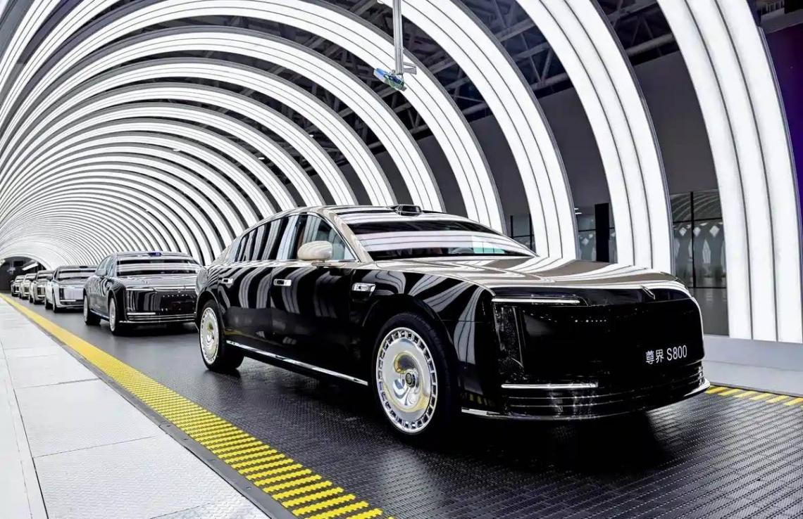 余承東出席,尊界S800第10000臺下線!全系售70.80-101.8萬元