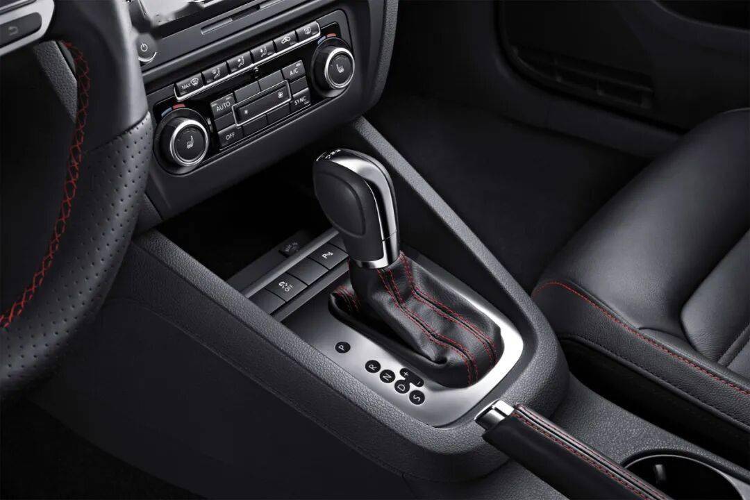 這才是披著羊皮的狼,2013款一汽大眾速騰GLI跑賽道是什么感覺?